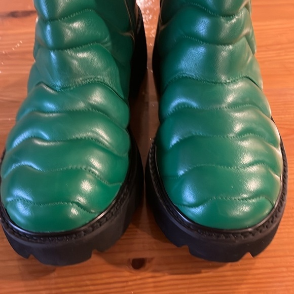 I am Jennifer Le tall puffy Kelly green boots full side zipper. Size 43 - Picture 2 of 14